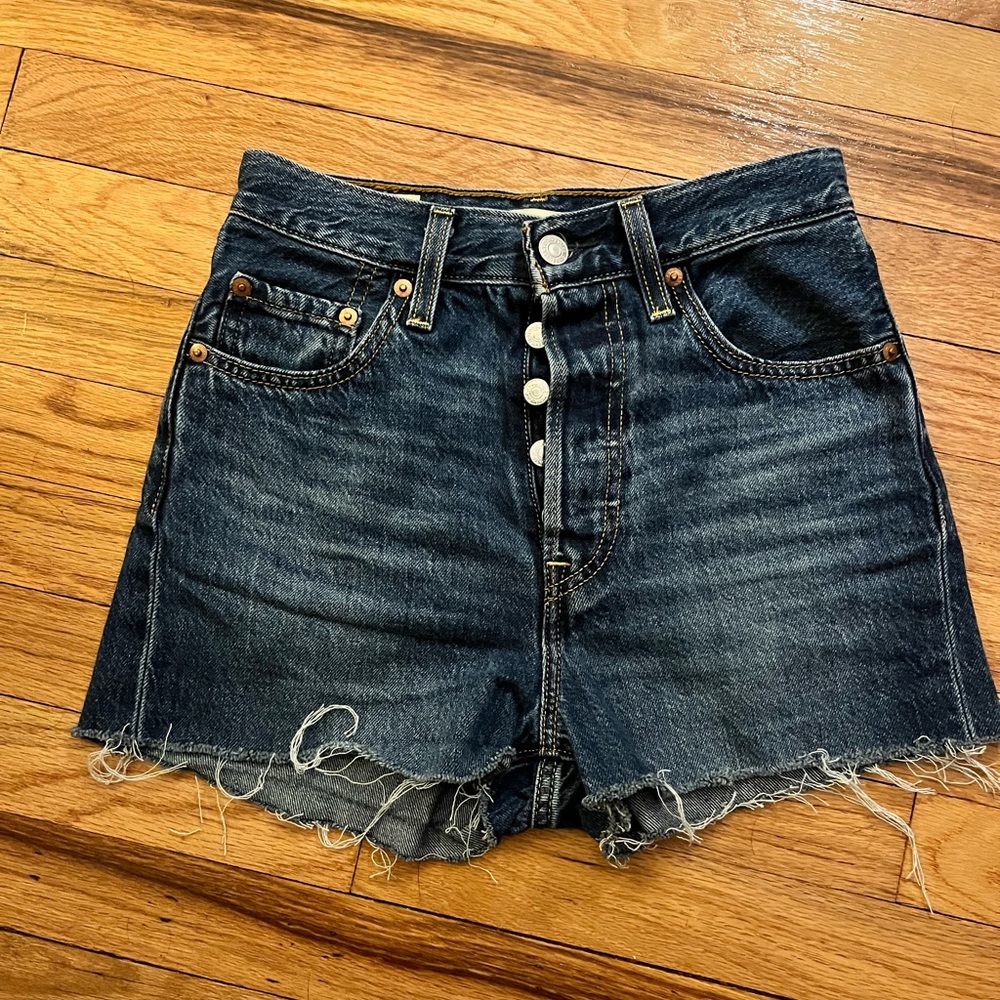 Levi’s Ribcage Straight Shorts